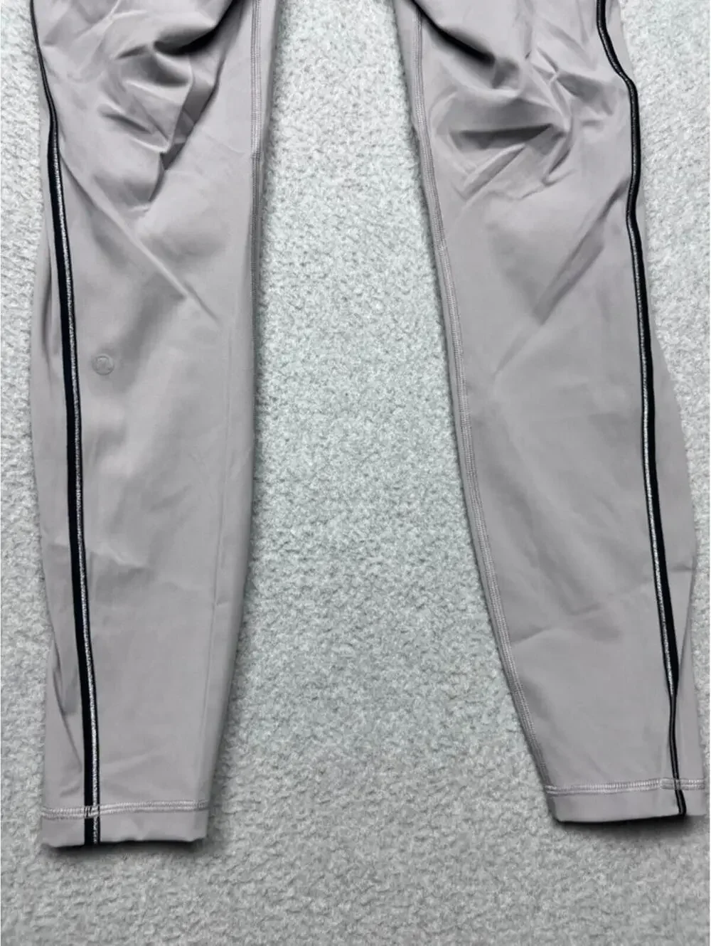 Lululemon Speed Up Tight Metallic Dark Chrome Reflective Run Leggings EUC 10